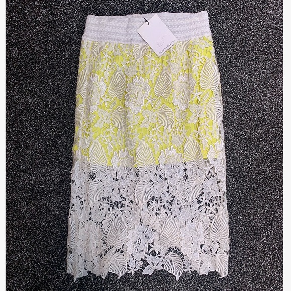 SUPER GORGEOUS WHITE LACE MIDI SKIRT- NEW WITH TAG - Picture 2 of 4